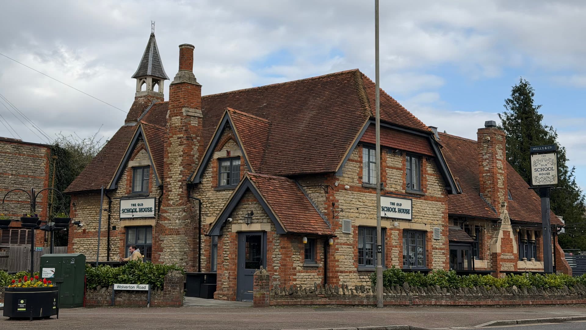 Exterior of The Old School House pub on London Road in Stony Stratford.